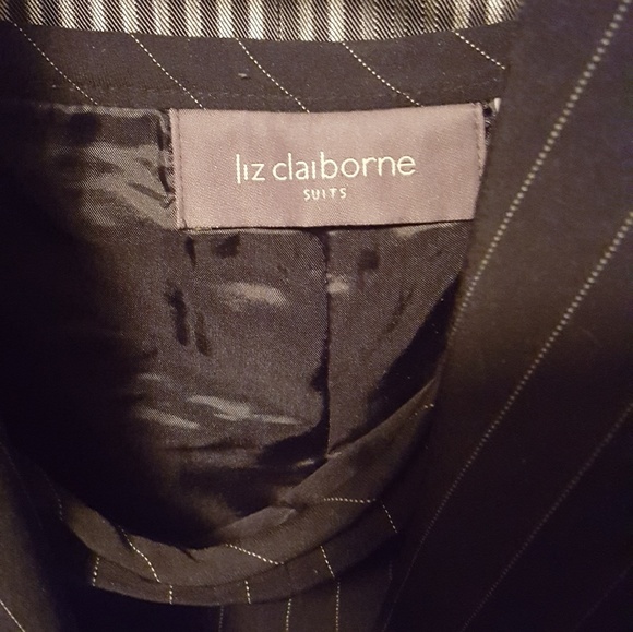 ⬇️PRICE DROP!!❤🧥👖Liz Claiborne 2 pc. black suit - Picture 4 of 4